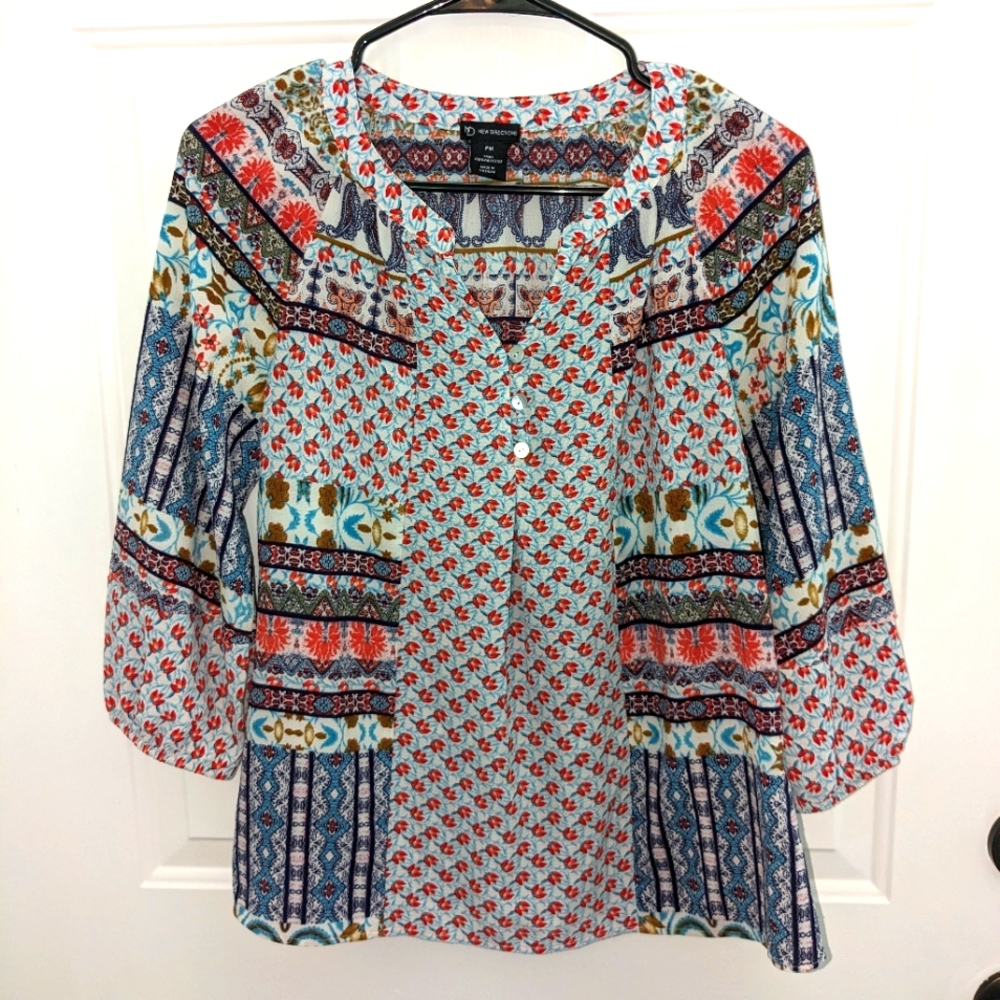 New directions multicolor peasant top 3/4 sleeves size PM Lightweight v-neck